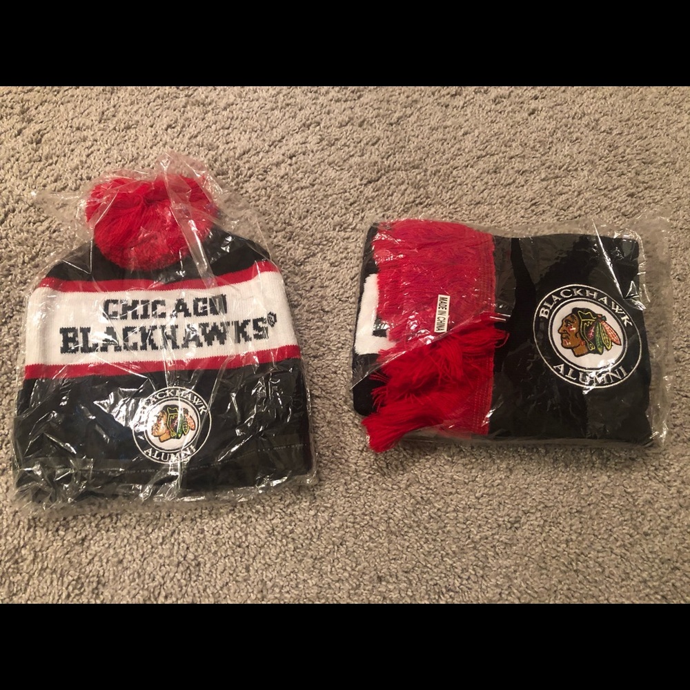Chicago Blackhawks Alumni hat & scarf